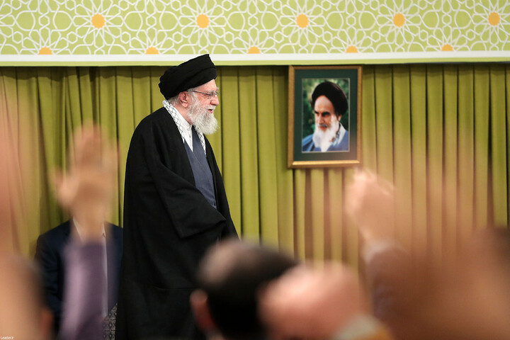 تصاویر/ دیدار اقشار مردم به مناسبت چهل‌وهفتمین سالگرد پیروزی انقلاب با رهبر انقلاب اسلامی