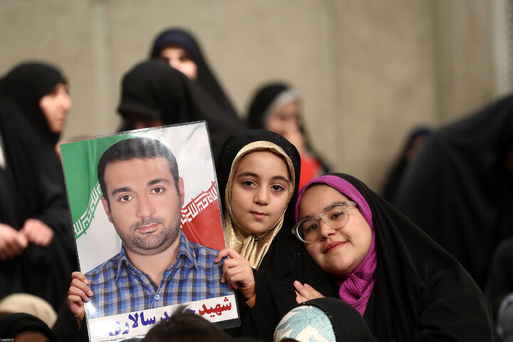 تصاویر/ دیدار اقشار مردم به مناسبت چهل‌وهفتمین سالگرد پیروزی انقلاب با رهبر انقلاب اسلامی