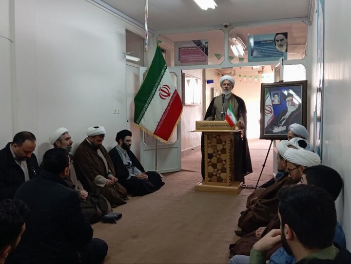 تصاویر /  زنگ انقلاب حوزه علمیه حضرت ولیعصر عج تبریز