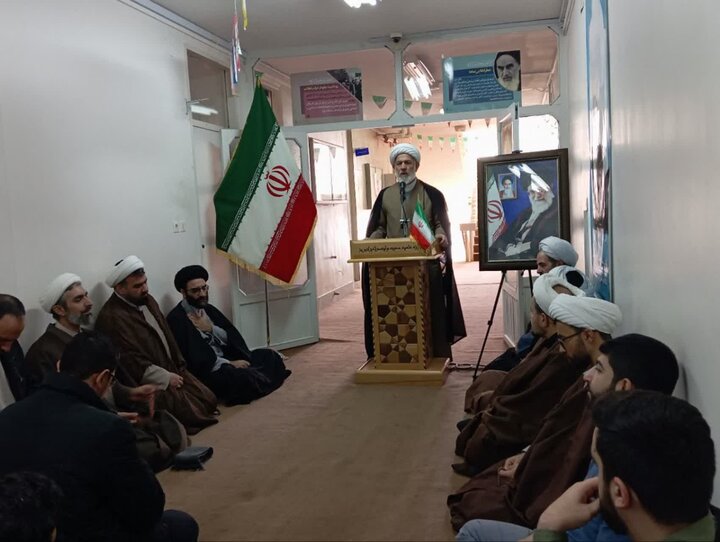 تصاویر /  زنگ انقلاب حوزه علمیه حضرت ولیعصر عج تبریز