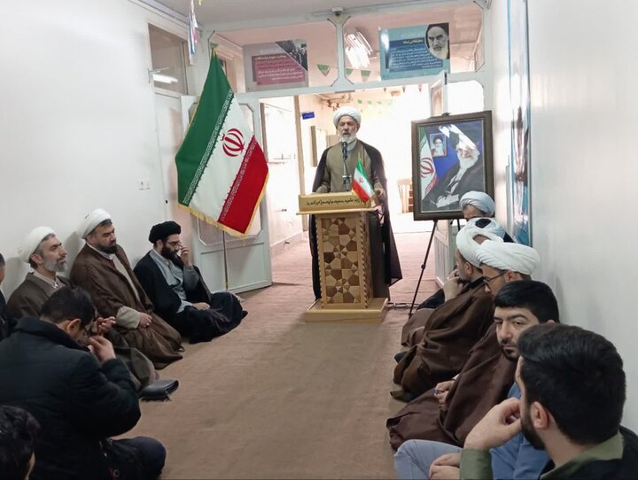 تصاویر /  زنگ انقلاب حوزه علمیه حضرت ولیعصر عج تبریز