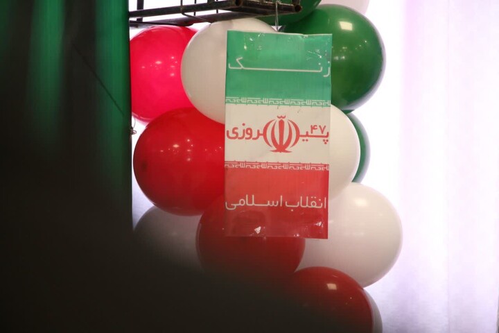 تصاویر/ آیین نواختن زنگ انقلاب و جشن ایرانمون در آموزشگاه ابتدایی دخترانه حکیم الهی سمنان