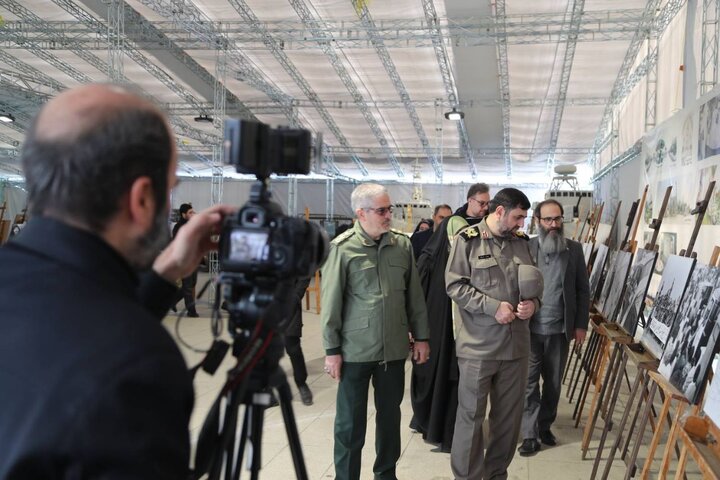 تصاویر/ غبارروبی شهدای گمنام و افتتاح نمایشگاه «گذر انقلاب»