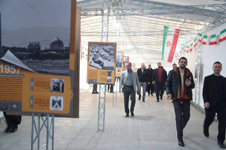 تصاویر/ غبارروبی شهدای گمنام و افتتاح نمایشگاه «گذر انقلاب»