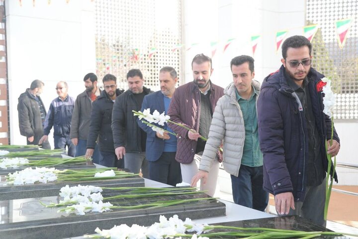 تصاویر/ غبارروبی شهدای گمنام و افتتاح نمایشگاه «گذر انقلاب»