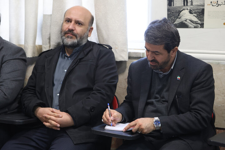 تصاویر / بازدید امام جمعه همدان از نمایشگاه دستاوردهای انقلاب اسلامی