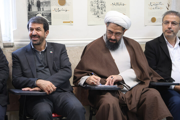 تصاویر / بازدید امام جمعه همدان از نمایشگاه دستاوردهای انقلاب اسلامی