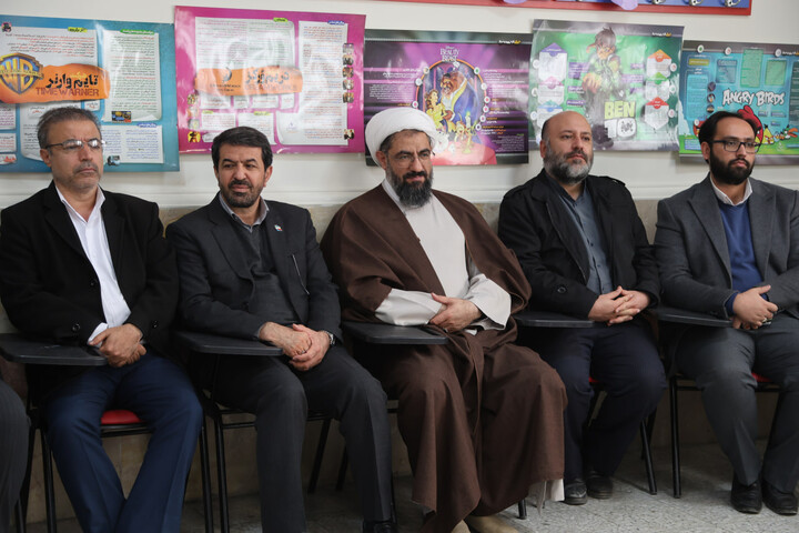 تصاویر / بازدید امام جمعه همدان از نمایشگاه دستاوردهای انقلاب اسلامی