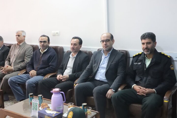 تصاویر/دیدار مسئولان شهرستان با امام جمعه مهران به مناسبت دهه مبارک فجر