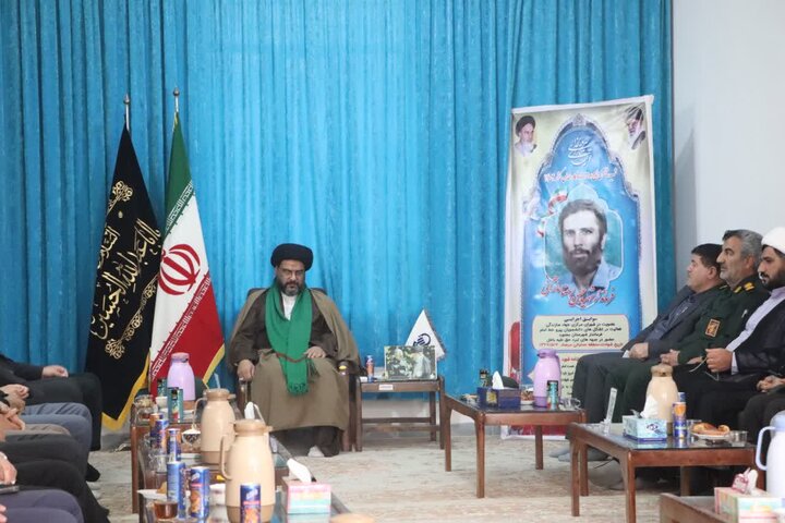 تصاویر/دیدار مسئولان شهرستان با امام جمعه مهران به مناسبت دهه مبارک فجر