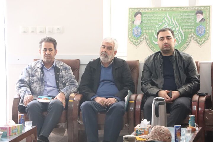 تصاویر/دیدار مسئولان شهرستان با امام جمعه مهران به مناسبت دهه مبارک فجر