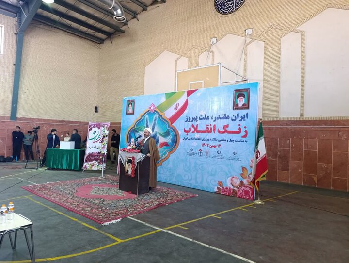 تصاویر/نواختن زنگ انقلاب درشهر ایلام