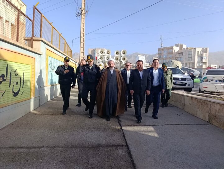 تصاویر/نواختن زنگ انقلاب درشهر ایلام