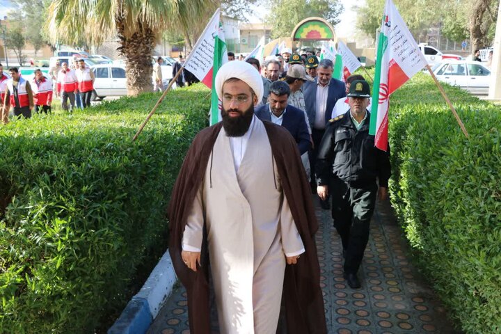 تصاویر/غبارروبی و عطرافشانی مزار شهدای گمنام در شهرستان دهلران