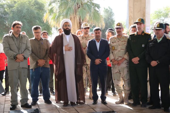 تصاویر/غبارروبی و عطرافشانی مزار شهدای گمنام در شهرستان دهلران