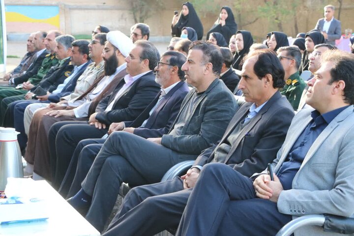 تصاویر/مراسم نواخته شدن زنگ انقلاب در دهلران