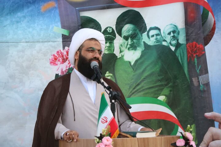 تصاویر/مراسم نواخته شدن زنگ انقلاب در دهلران