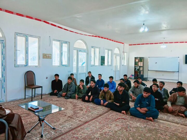 حضور مدیر حوزه‌ علمیه استان کرمان در مدرسه علمیه ریگان
