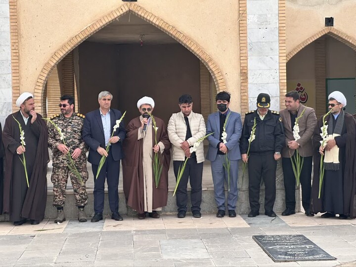 تصاویر /  گلباران مزار شهدای شهرستان خرمدره به مناسبت ایام الله دهه مبارک فجر