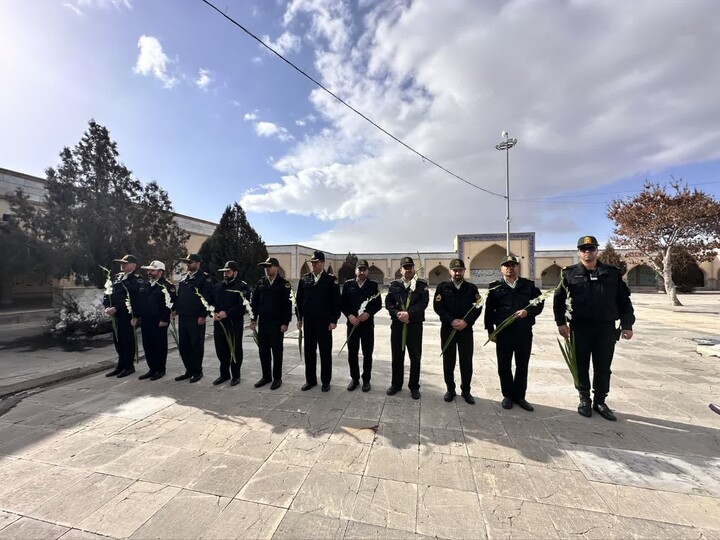 تصاویر /  گلباران مزار شهدای شهرستان خرمدره به مناسبت ایام الله دهه مبارک فجر