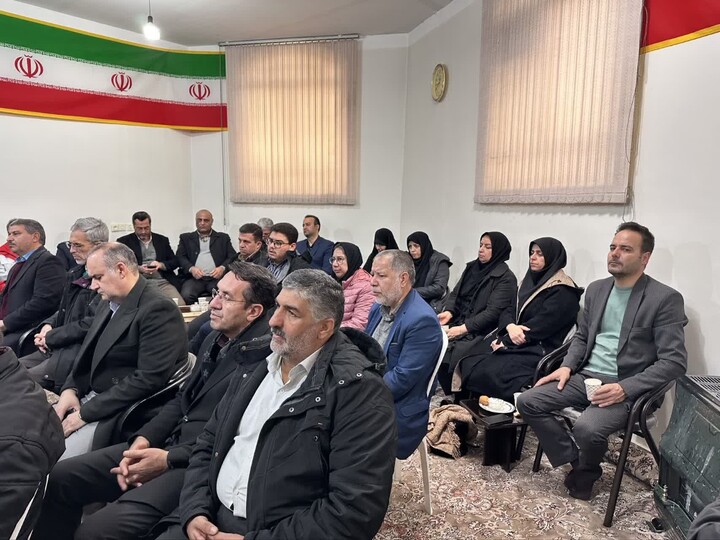 تصاویر / دیدار مسئولین خرمدره  با امام جمعه این شهرستان