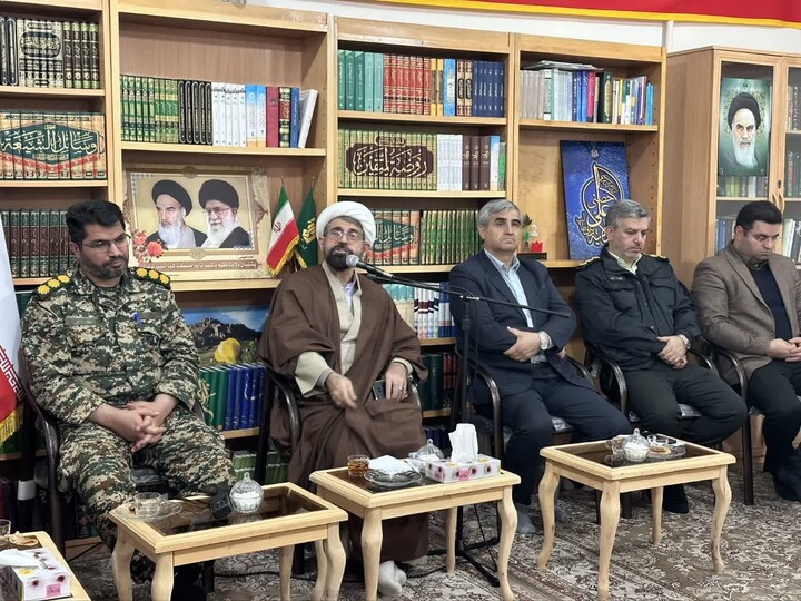 تصاویر / دیدار مسئولین خرمدره  با امام جمعه این شهرستان