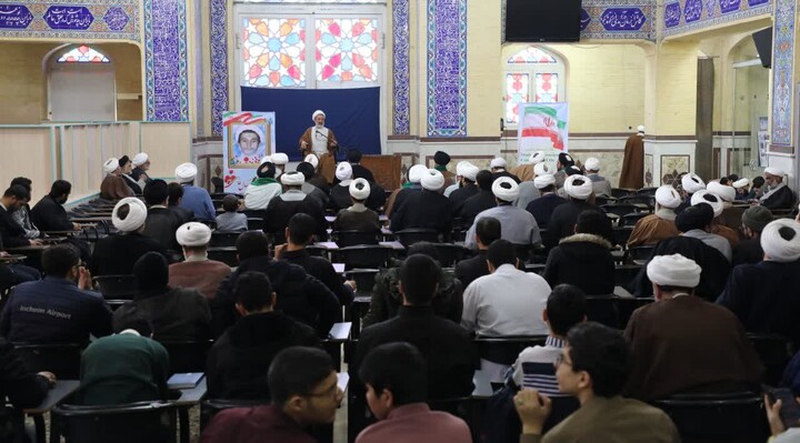 تصاویر/ گردهمایی طلاب و روحانیون به مناسبت سالروز ورود حضرت امام خمینی (ره) به میهن