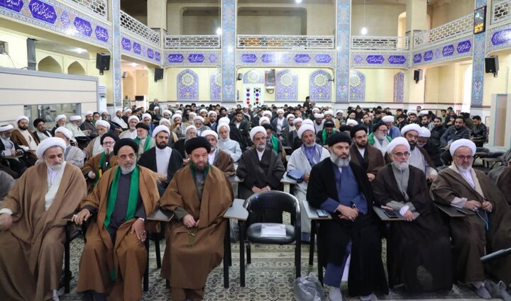 تصاویر/ گردهمایی طلاب و روحانیون به مناسبت سالروز ورود حضرت امام خمینی (ره) به میهن