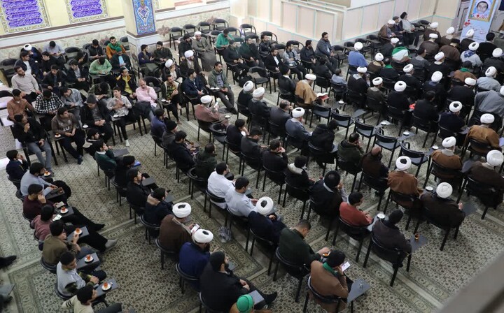 تصاویر/ گردهمایی طلاب و روحانیون به مناسبت سالروز ورود حضرت امام خمینی (ره) به میهن