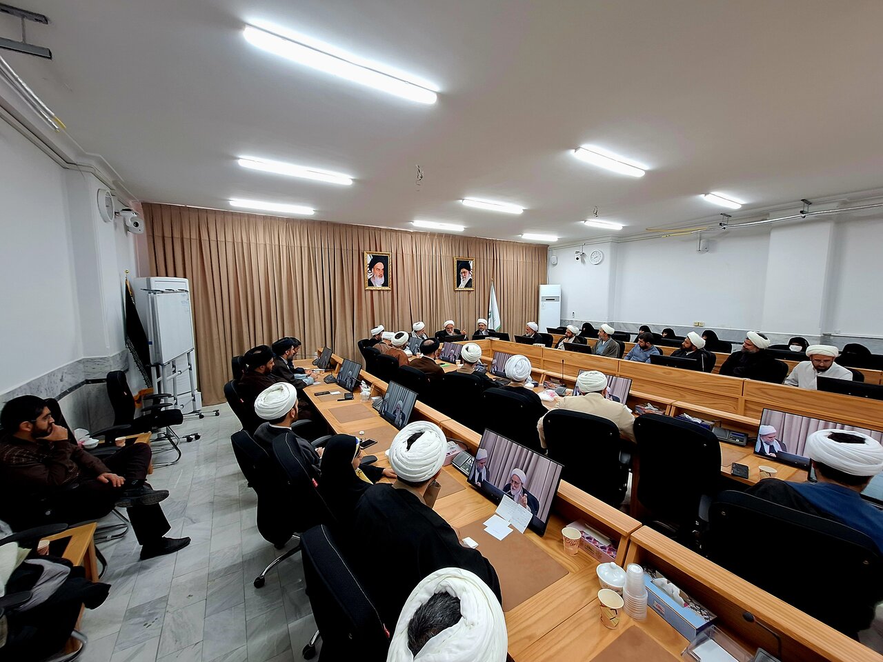 نشست هم‌اندیشی مبلغان فعال در عرصه دانشگاه با مسئولان حوزه علمیه قم برگزار شد