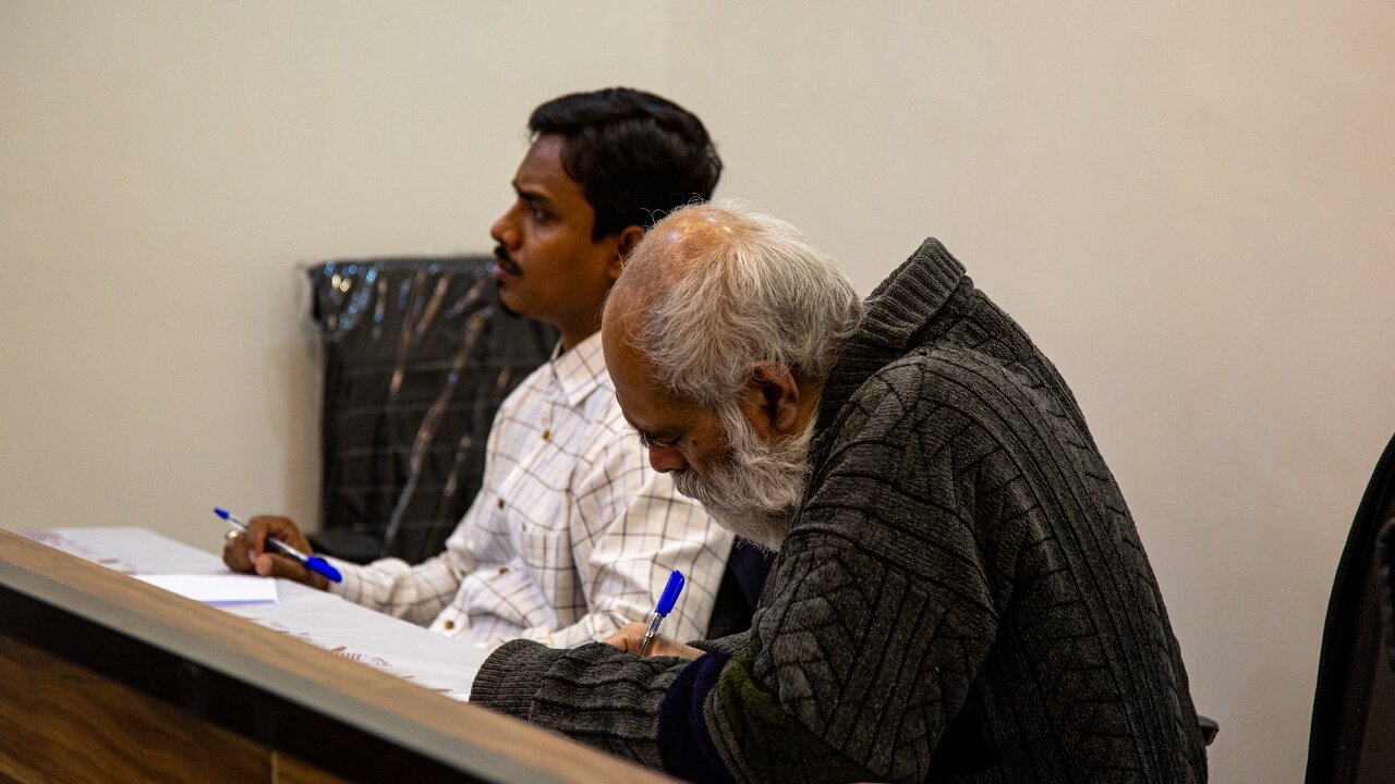 برگزاری  «نشست علمی سنت‌های قرآنی و تطبیق آن بر تحولات اخیر ایران و مقاومت» در دفتر نمایندگی بنگلادش در قم