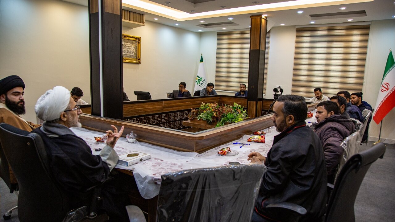 برگزاری  «نشست علمی سنت‌های قرآنی و تطبیق آن بر تحولات اخیر ایران و مقاومت» در دفتر نمایندگی بنگلادش در قم