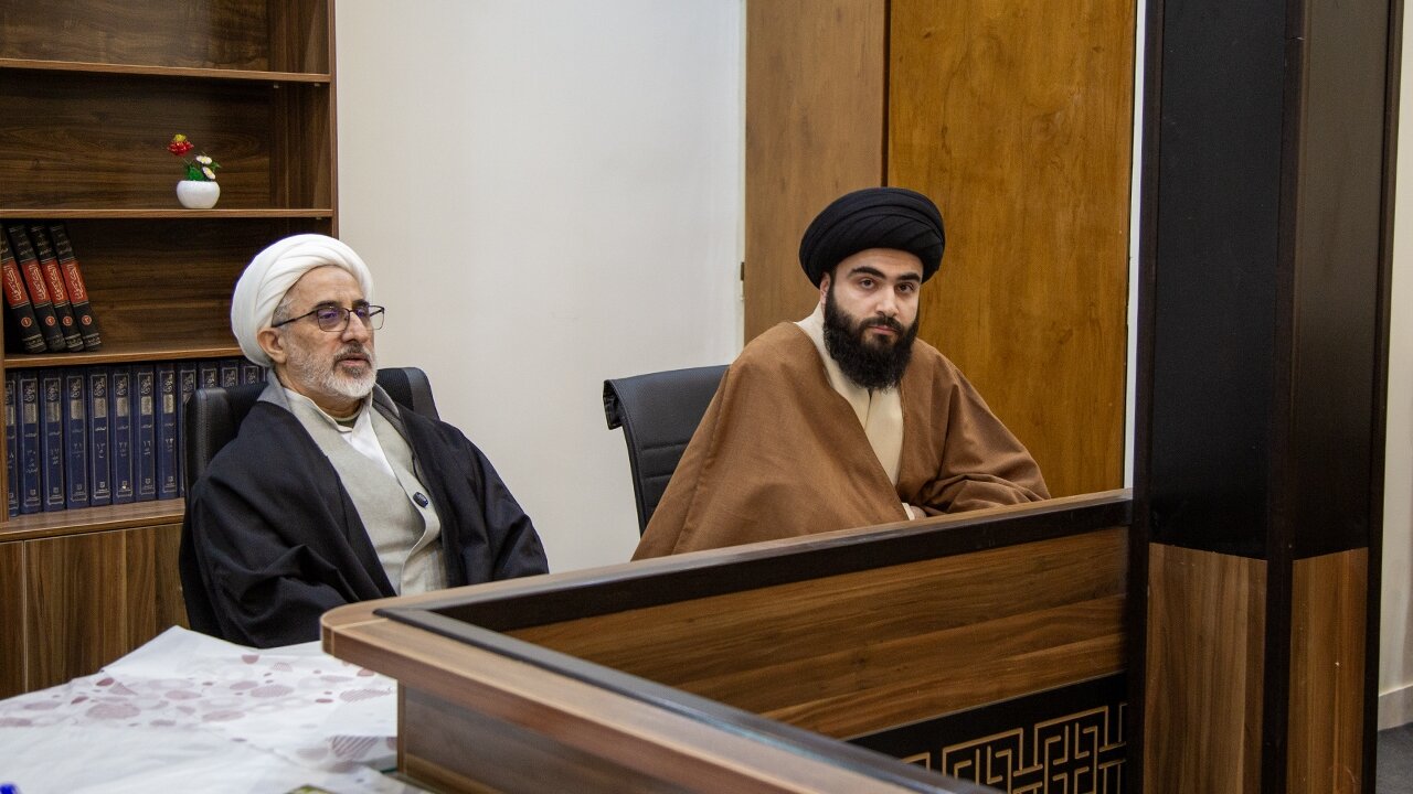 برگزاری  «نشست علمی سنت‌های قرآنی و تطبیق آن بر تحولات اخیر ایران و مقاومت» در دفتر نمایندگی بنگلادش در قم