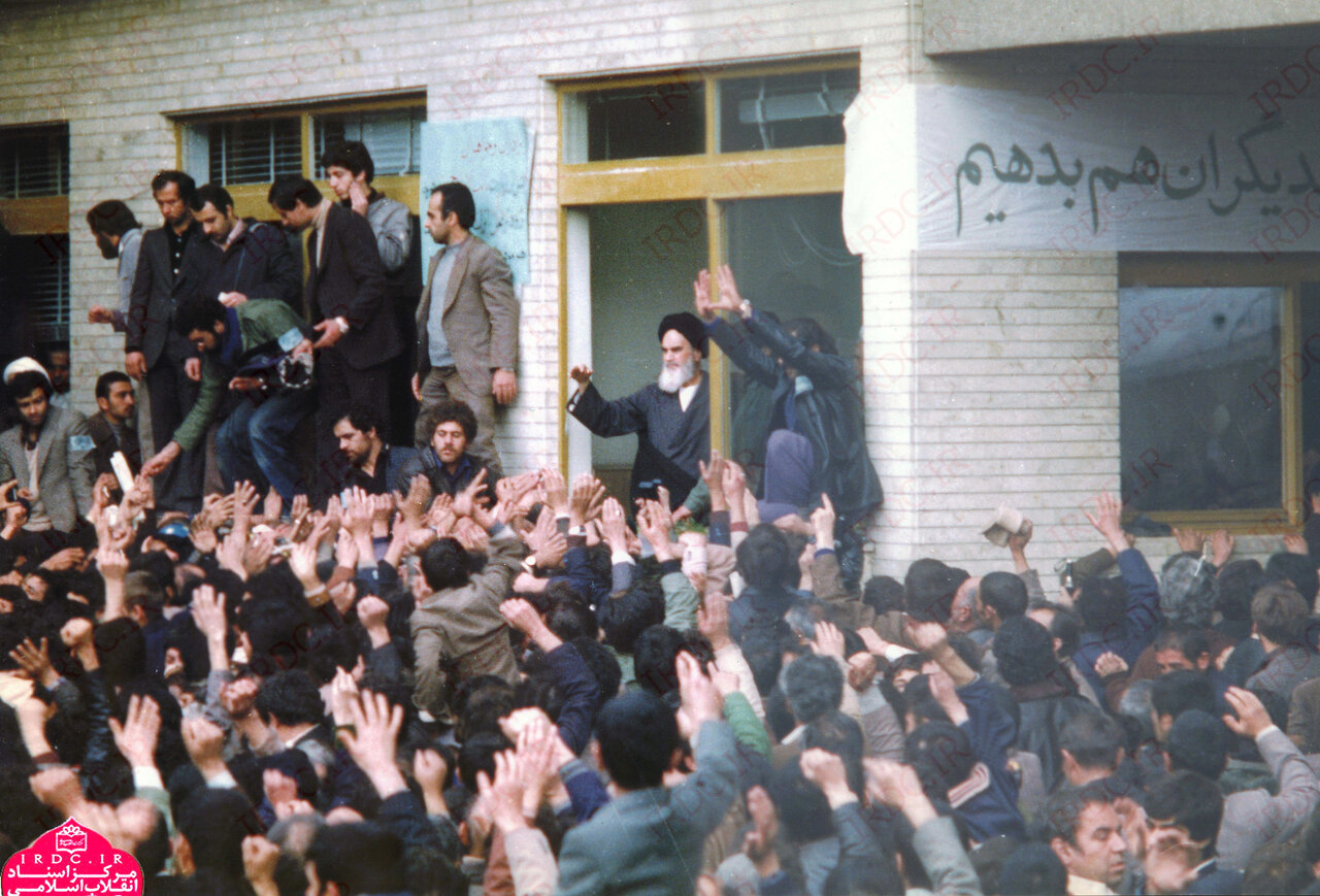 این است انقلاب ملی: رهبری که طاغوت شرق و غرب را شکست داد