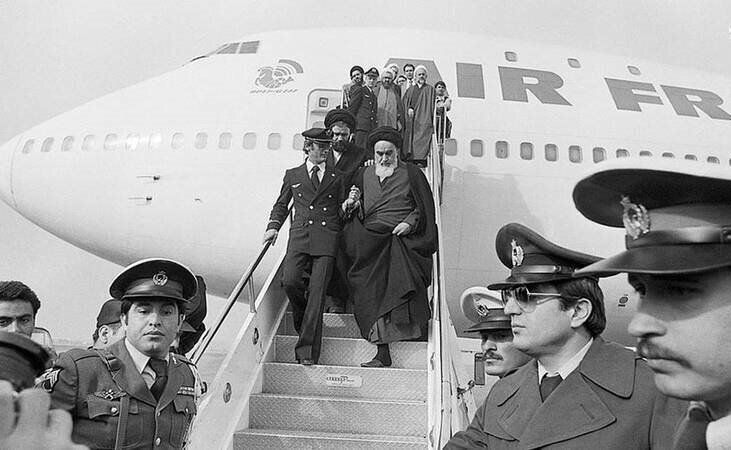 این است انقلاب ملی: رهبری که طاغوت شرق و غرب را شکست داد