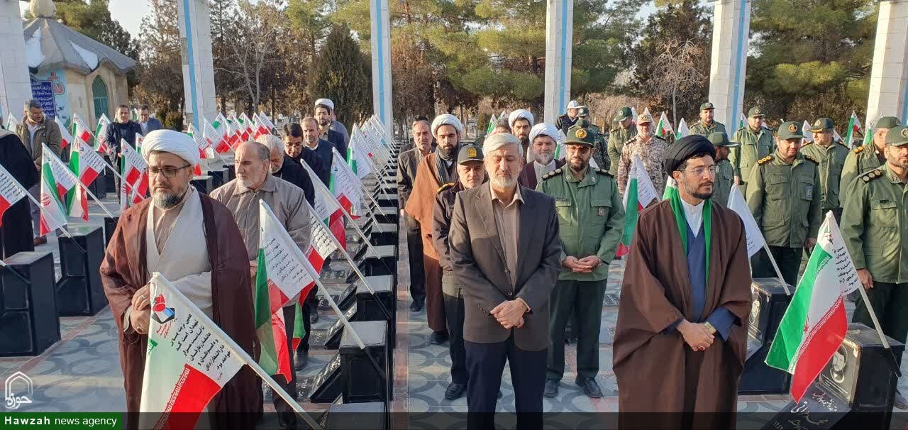 غبارروبی مزار مطهر شهدای تویسرکان+تصاویر