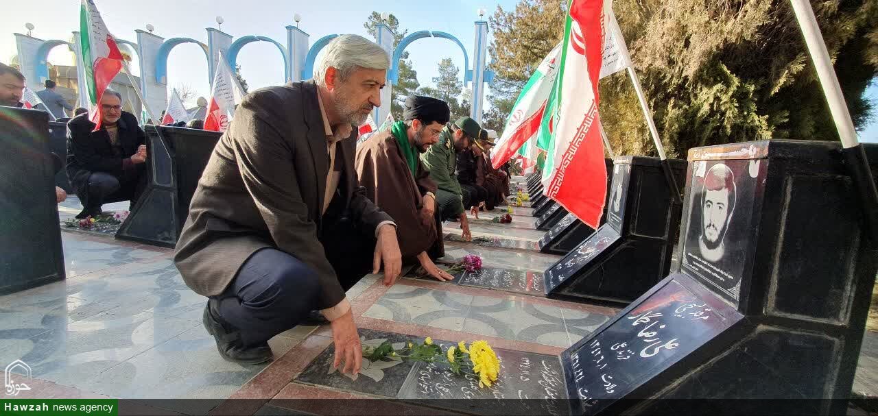 غبارروبی مزار مطهر شهدای تویسرکان