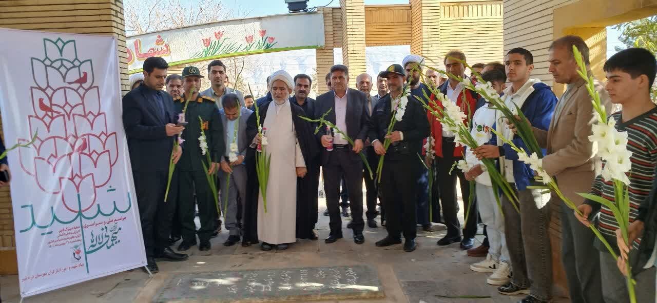 تصاویر/ مراسم تجدید میثاق با شهداء در شهرستان دره شهر