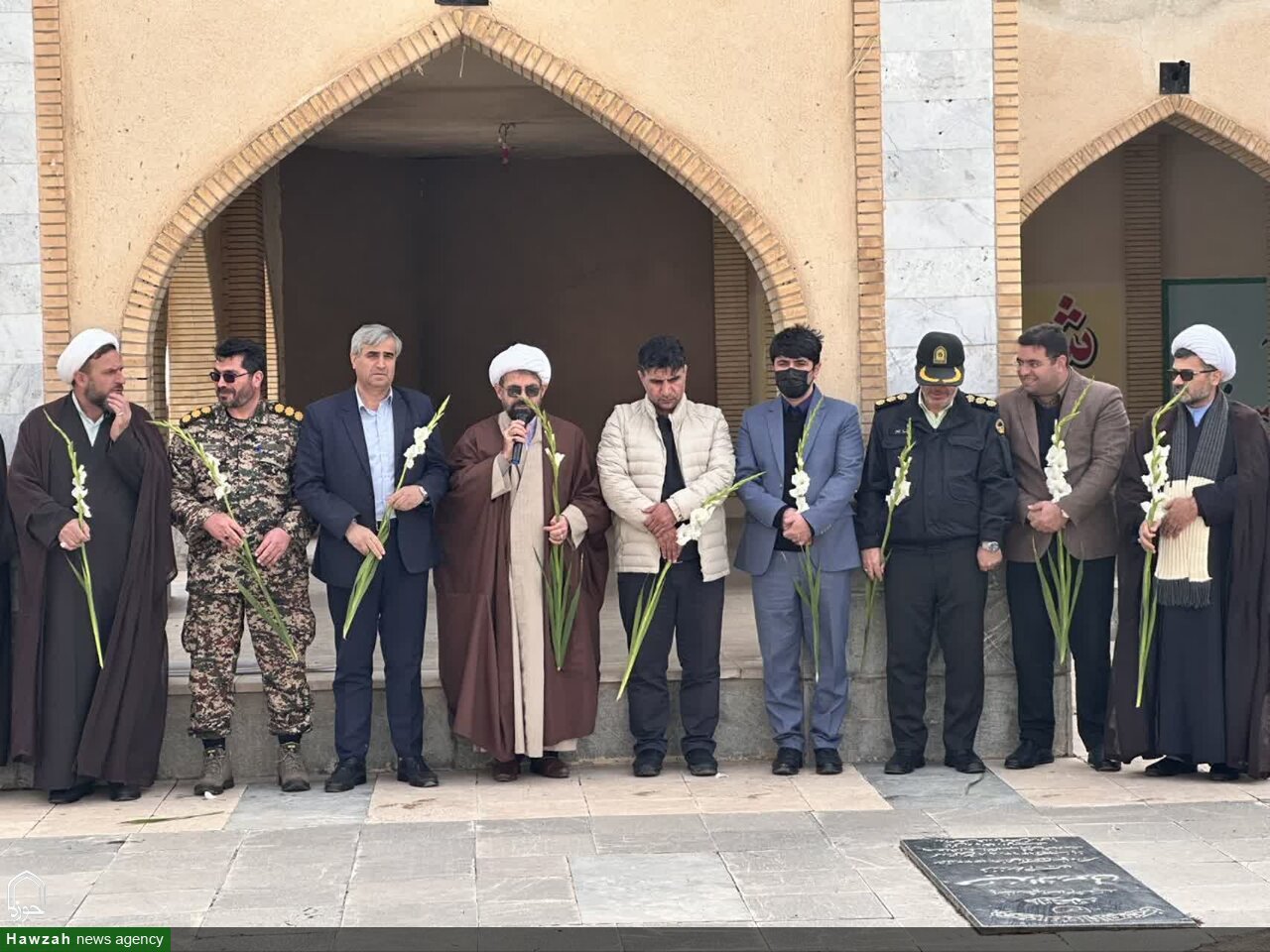 تصاویر /  گلباران مزار شهدای شهرستان خرمدره به مناسبت ایام الله دهه مبارک فجر