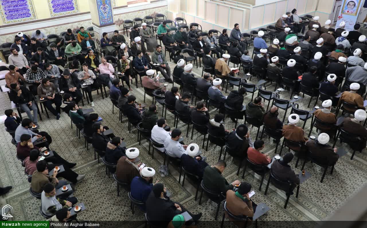 تصاویر/ گردهمایی طلاب و روحانیون یزد به مناسبت سالروز ورود حضرت امام خمینی (ره) به میهن