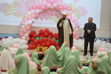 نماز، پایه اصلی تربیت دینی دانش‌آموزان است