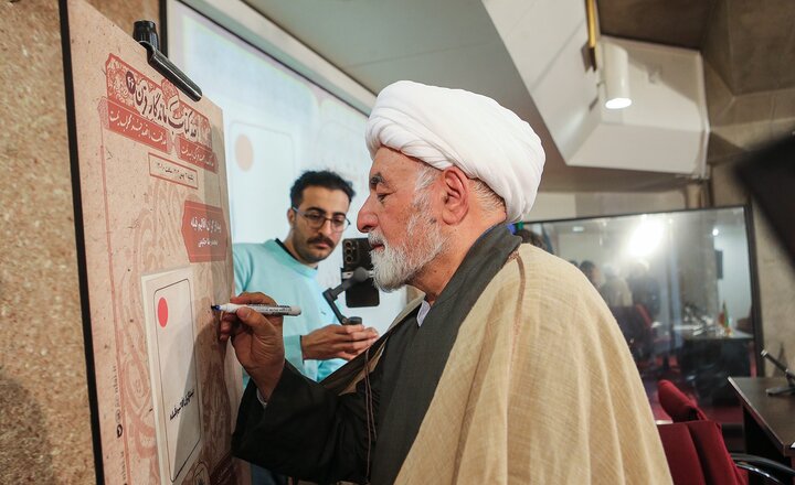 تصاویر/ بررسی «بیدارگران اقالیم قبله» در نشست صد کتاب ماندگار قرن