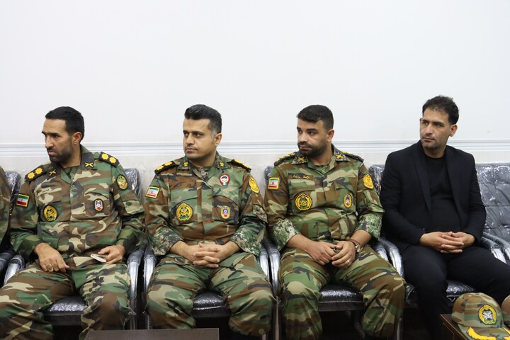 دیدار فرمانده و کادر قرارگاه منطقه ای ارتش با نماینده ولی فقیه در خوزستان