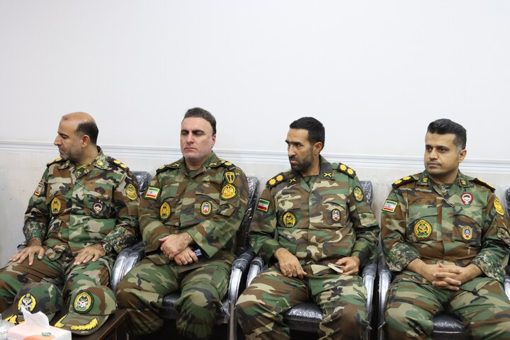 دیدار فرمانده و کادر قرارگاه منطقه ای ارتش با نماینده ولی فقیه در خوزستان