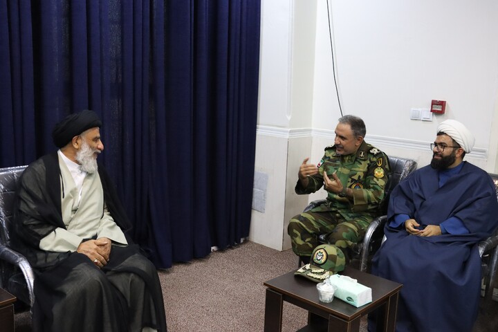 دیدار فرمانده و کادر قرارگاه منطقه ای ارتش با نماینده ولی فقیه در خوزستان