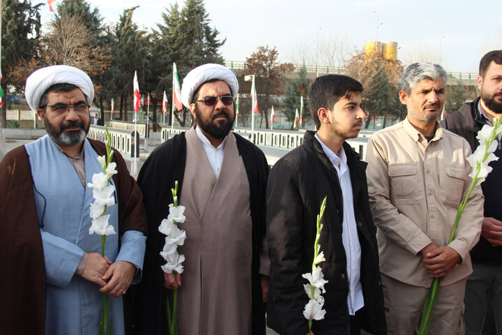 تصاویر /تجدید میثاق امام جمعه قزوین ،مدیر حوزه علمیه ،اساتید وطلاب با شهدا