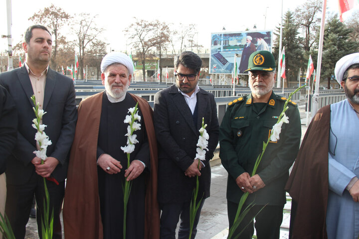 تصاویر /تجدید میثاق امام جمعه قزوین ،مدیر حوزه علمیه ،اساتید وطلاب با شهدا