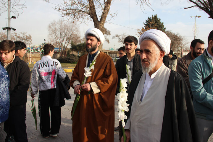 تصاویر /تجدید میثاق امام جمعه قزوین ،مدیر حوزه علمیه ،اساتید وطلاب با شهدا