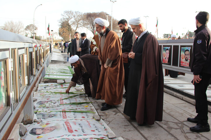 تصاویر /تجدید میثاق امام جمعه قزوین ،مدیر حوزه علمیه ،اساتید وطلاب با شهدا