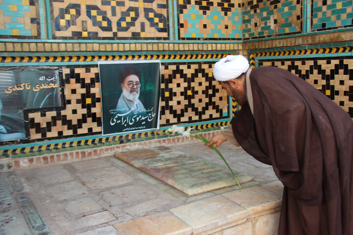 تصاویر /تجدید میثاق امام جمعه قزوین ،مدیر حوزه علمیه ،اساتید وطلاب با شهدا